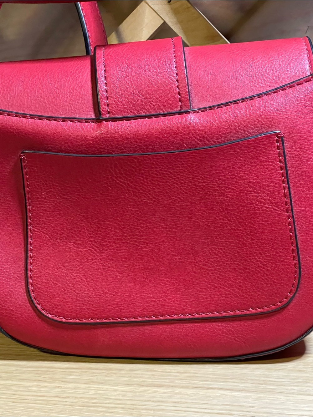 “Guess 1981” Cherry Red Saddle Flap Crossbody Bag / Pebbled Vegan Leather - Picture 10 of 13